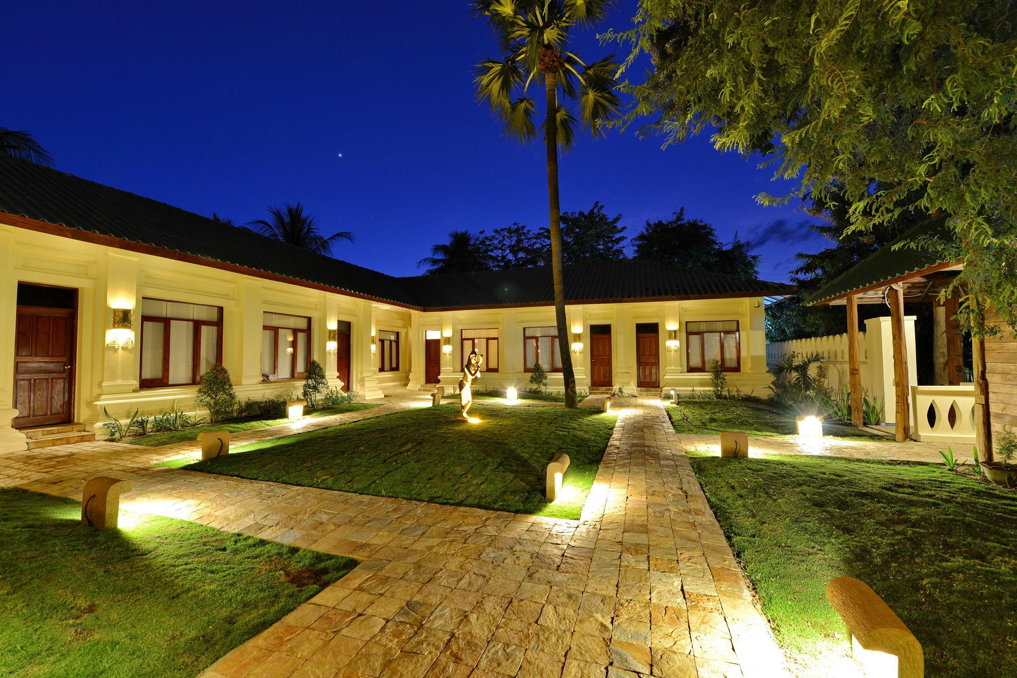 Areindmar Hotel Bagan Bagian luar foto