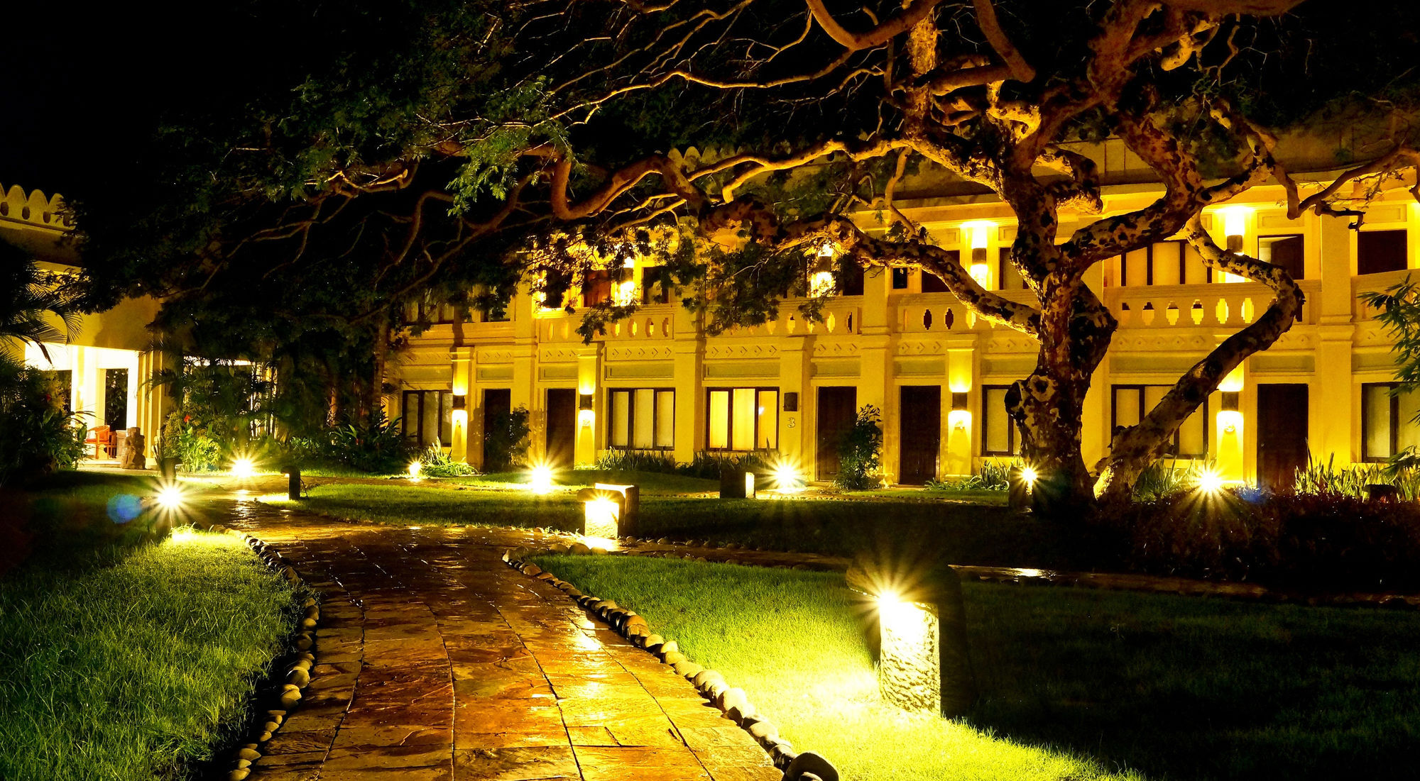 Areindmar Hotel Bagan Bagian luar foto